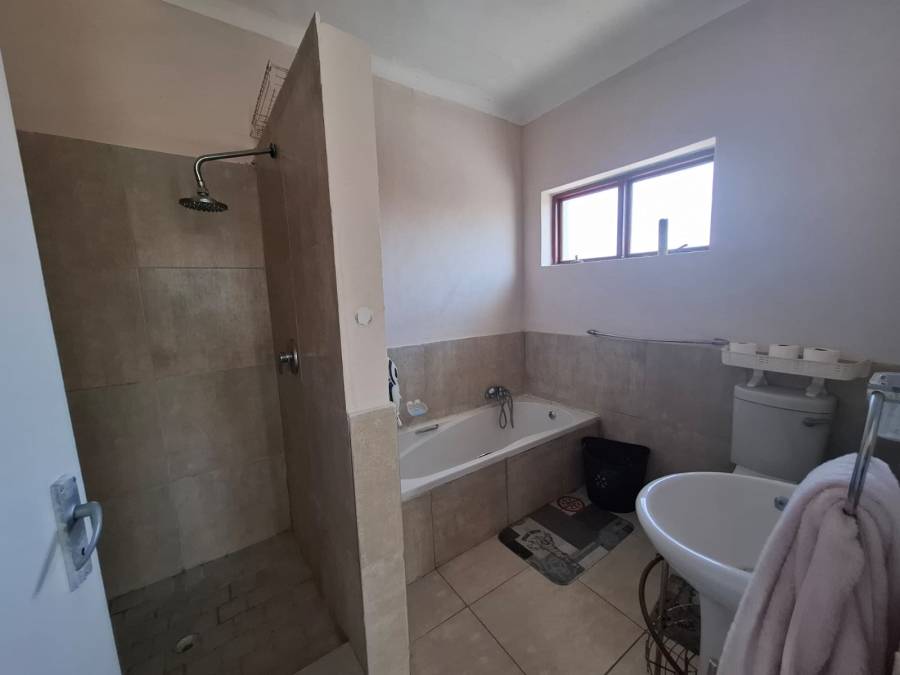 6 Bedroom Property for Sale in Pelican Heights Western Cape